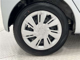 タイヤサイズは155/65R14!納車前の点検時にタイヤ交換させていただきます!ホイールキャップに傷があります。