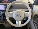 インテリアに合わせたデザインのステアリングは、運転される方のことも考え、運転しやすい形状、大きさです。是非一度、実際に触ってお確かめください。