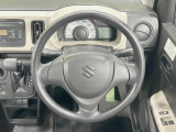 インテリアに合わせたデザインのステアリングは、運転される方のことも考え、運転しやすい形状、大きさです。是非一度、実際に触ってお確かめください。