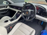 タイカン  4S 4WD 本革シート