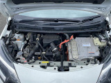 エンジンルームの画像です。店舗にて現車の確認もいただけますので、お電話で在庫のご確認の上是非ご来店くださいませ!!!ワクワクするクルマ選びをご提案します!