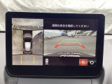 狭い場所での駐車やすれ違いなどでより的確な運転操作に役立つ360°ビューモニターが装備されています。