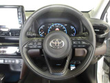 快適な操作性の運転席、ハンドルも綺麗に清掃済みです。もちろん安全を守るエアバッグも装備しているので安心してお乗りいただけます。