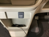 アクセサリーソケットはUSBのアダプターなどをつければ、スマホの充電にも使えます。
