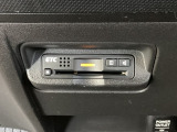 エアコンパネルの下にETCがついています。高速道路の料金所の通過も楽々です!。 カードの取り出しもしやすい場所についています。