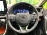 【純正革巻きステアリング】上質な革を使用することで、手にしっかり馴染みとても運転しやすいハンドルです♪