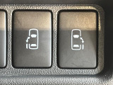 【両側パワースライドドア】スマートキーや運転席のスイッチで後席両側スライドドアの開閉が可能♪電動だから力を入れてドアを開ける必要が無く、小さなお子様でも簡単に開け閉めでき快適です♪