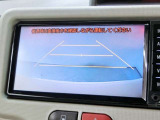 バックモニターで車庫入れも安心。