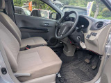 内装もきれいです。こちらも掃除をしておりますが納車前には再度掃除を行います。