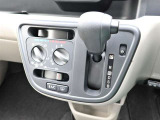 こちらのシフトは、車両にマッチしたデザインになっています!握りやすく、操作し易い配置になっていますので、いつも触れるシフトだからこそ、大切ですね!