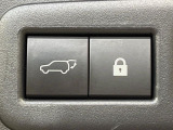 【パワーバックドア】スマートキーや運転席のボタンを押すだけでリアゲートが自動で開閉します!荷物を持っている時や、高い位置にあるバックドアを閉める際に便利な機能です♪