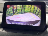 【バックカメラ】駐車時に後方がリアルタイム映像で確認できます。大型商業施設や立体駐車場での駐車時や、夜間のバック時に大活躍!運転スキルに関わらず、今や必須となった装備のひとつです!