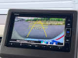 【バックカメラ】駐車時に後方がリアルタイム映像で確認できます。大型商業施設や立体駐車場での駐車時や、夜間のバック時に大活躍!運転スキルに関わらず、今や必須となった装備のひとつです!