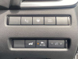電動バックドアスイッチが運転席にもありますので開閉が可能です。