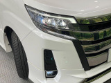 【LEDヘッドライト】悪天候や夜間走行時も良好な視界を確保し安心して運転できる高輝度LEDヘッドライトを装備!点灯速度が早く、消費電力も抑えられています。