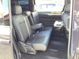 自社整備工場で点検整備をおこなってからお渡ししています。車検が残っている場合は『12ヶ月点検整備』を、車検整備付きの場合は『車検整備』をおこないます。整備費用は車両本体価格に含まれています。