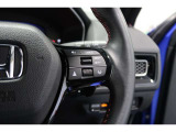 Hondaセンシングの機能のひとつ、アダプティブクルーズコントロール付!アクセルから足を離しても設定したスピードと前車との車間を保ち走行してくれます!車線維持もアシスト☆高速道路で疲労軽減ですね☆