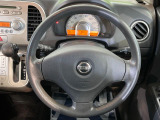 インテリアに合わせたデザインのステアリングは、運転される方のことも考え、運転しやすい形状、大きさです。是非一度、実際に触ってお確かめください。