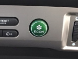 ★ECONスイッチ★ エコドライブを加速しよう!スイッチをONにすると、運転の仕方によるロスを抑え込み燃費をよくするようクルマが頑張ります(*^ー^*)燃費向上にチャレンジ♪