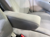 【アームレスト】運転中の身体の負担を軽減してくれるアームレストを装備♪