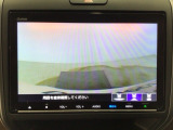 【バックカメラ】運転が苦手な方も車庫入れラクラクです!ギアをリバースに入れれば自動的に切り換わりますので、面倒な操作は不要です♪狭い駐車場もお車を傷つけず安心ですね!