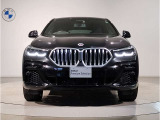 【BMWの伝統-1】BMWの特徴的な“キドニーグリル”は、80年以上続く伝統の形でございます。変わらないこだわりのデザインが、プレミアムブランド“BMW”を創り出します。