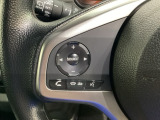 ステアリングスイッチがついていますので、オーディオのチャンネル変更、ボリューム、ジャンル変更が操作可能です。ハンドルから手を離さず安全に操作できます。