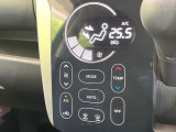【オートエアコン】一度お好みの温度に設定すれば、車内の温度を検知し風量や温度を自動で調整。暑い…寒い…と何度もスイッチ操作をする必要はありません。快適な車内空間には必須の機能ですね♪