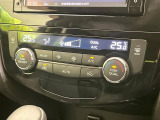 【左右独立型フルオートエアコン】運転席と助手席でそれぞれお好みの温度に設定可能。同乗者にも配慮した、快適な空調をお届け致します。