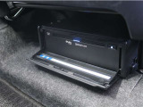 車内でCD DVDのメディアが楽しめます。