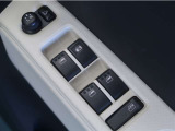 電動格納&ミラー角度調整機能付きです。