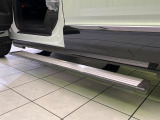 【電動サイドステップ】車高の高いお車でも、これがあれば小さいお子様の乗り降りも楽々♪スライドドアと連動して作動する為、煩わしい操作は不要です!