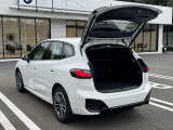 BMWを熟知したメカニックによる、360度の納車前点検。ドイツ本国と同様の教育・訓練を受けたメカニックが徹底的に点検、整備した後にお客様にお引渡しします。