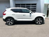 都市型のライフスタイルにマッチするボルボ初のコンパクトSUVが実車のXC40です 先進の安全運転支援機能は対向車対応機能や歩行者サイクリスト検知機能 インターセクションサポートなどを装備しています