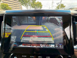 駐車時、後方の映像がモニターで確認できます。駐車が苦手な方にお勧めの機能です。