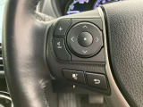 運転中、オーディオの操作をしてて、ハッとしたことはありませんか?ステアリングスイッチは、運転中でもハンドルでオーディオの操作が可能です。安全なドライブをサポートします。
