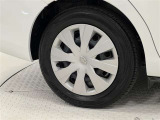 タイヤサイズは175/65R15!ホイールキャップにキズあります。残り溝は6ミリ程度です!