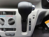 インパネシフトのCVTオートマチック車です。