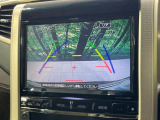 【バックカメラ】駐車時に後方がリアルタイム映像で確認できます。大型商業施設や立体駐車場での駐車時や、夜間のバック時に大活躍!運転スキルに関わらず、今や必須となった装備のひとつです!