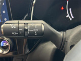 【オートワイパー(AUTO)】雨が降り出した時に、雨滴検出用センサー(レインセンサー)が雨滴を感知すると、自動でワイパーが動作します。