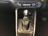 温度を設定すれば、自動で車内の温度管理をしてくれる優れものです♪ATミッションで運転楽々