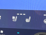 【シートベンチレーション】夏場は涼しい風でお尻や背中の熱やムレを防ぎ、冬はエアコンよりも早く温まってポカポカに!季節を問わず快適に過ごせます。