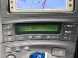 【オートエアコン】一度お好みの温度に設定すれば、車内の温度を検知し風量や温度を自動で調整。暑い…寒い…と何度もスイッチ操作をする必要はありません。快適な車内空間には必須の機能ですね♪