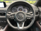 【純正革巻きステアリング】上質な革を使用することで、手にしっかり馴染みとても運転しやすいハンドルです♪