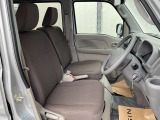 運転席まわりです。実際に座ってみて、乗り心地を体験してみてください。