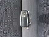 カギをバックやポケットから取り出さなくても持っているだけで鍵の開閉やエンジンスタートが出来ます♪