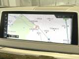 ●純正ナビ:一体感のあるナビは、高級感ある車内を演出してくれます。Bluetooth再生などオーディオ機能も充実しておりますので、運転もより楽しめます♪