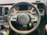 【純正革巻きステアリング】上質な革を使用することで、手にしっかり馴染みとても運転しやすいハンドルです♪