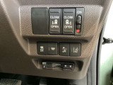 両側電動スライドドアは運転席から操作ができるよう、操作スイッチが付いています。その下にはHondaセンシング用のメインスイッチやETCがついています。高速道路の料金所の通過も楽々です!