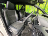 運転席シート廻りは使用感も少なく、良好な状態となっています。丁寧に使われていたことがよくわかりますね。
